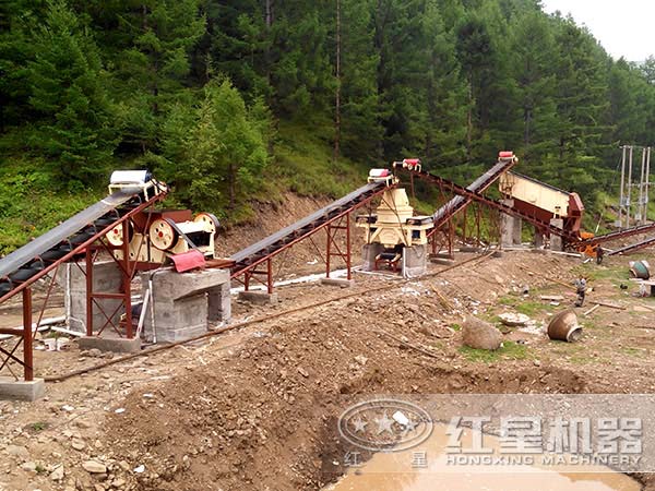 小型石子破碎制砂機生產現場