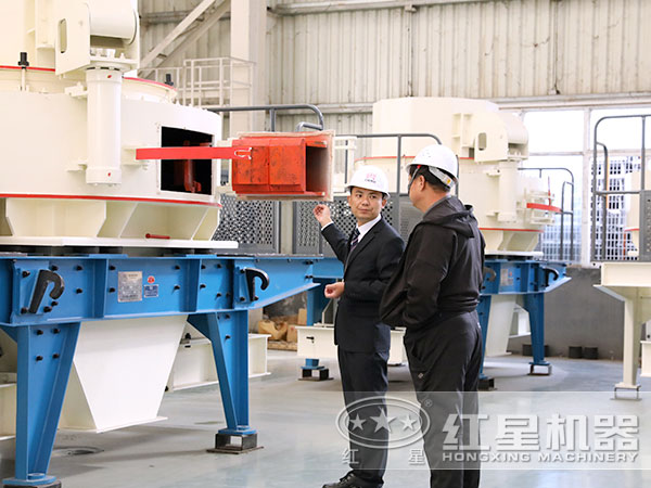 時產100噸制沙機用戶來廠參觀試機 時產100噸制沙機用戶來廠參觀試機