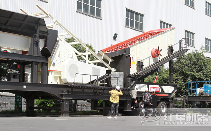 客戶到紅星機器廠區參觀考察設備