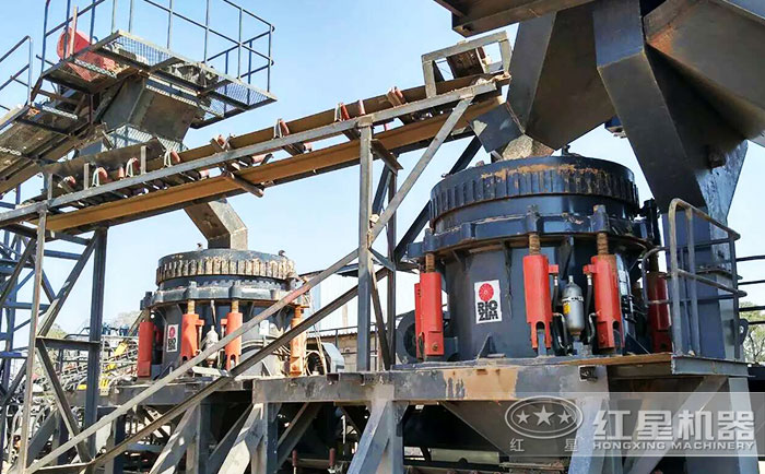 圓錐破碎石頭機(jī)大型石料加工現(xiàn)場 圓錐破碎石頭機(jī)大型石料加工現(xiàn)場