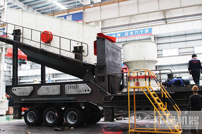 移動(dòng)圓錐破碎機(jī)裝配車(chē)間