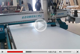 自動換刀數(shù)控加工中心